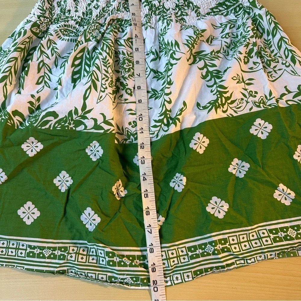 She's Cool Green and White Smocked Short Lined Bubble Mini Skirt size Large